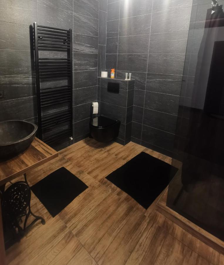 La Teatroom 萨图马雷 外观 照片
